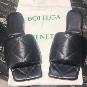 Bottega Veneta Nappa Lido square-toed quilted leather slides